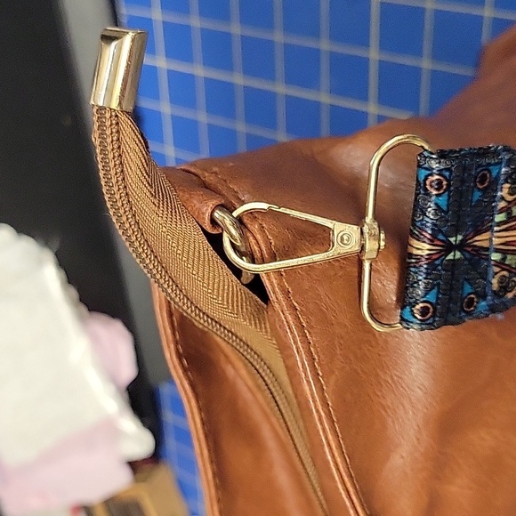 Brown Pleather Shoulder Bag Pattern 44" Adjustable Strap 13" x 9" x 3.5" - Picture 4 of 8